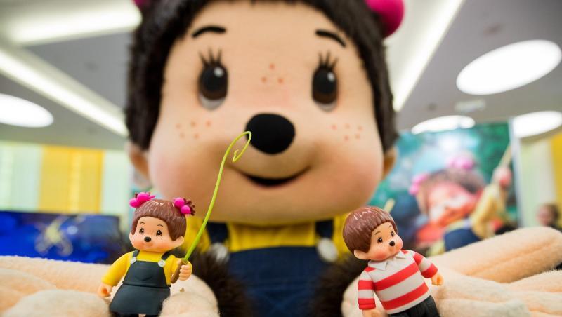 Ein als Monchhichi verkleideter Darsteller während der Neuheitenschau zur 69. Internationalen Spielwarenmesse im vergangenen Jahr. Foto: Daniel Karmann/Archiv Ein als Monchhichi verkleideter Darsteller während der Neuheitenschau zur 69. Internationalen Spielwarenmesse im vergangenen Jahr. Foto: Daniel Karmann/Archiv