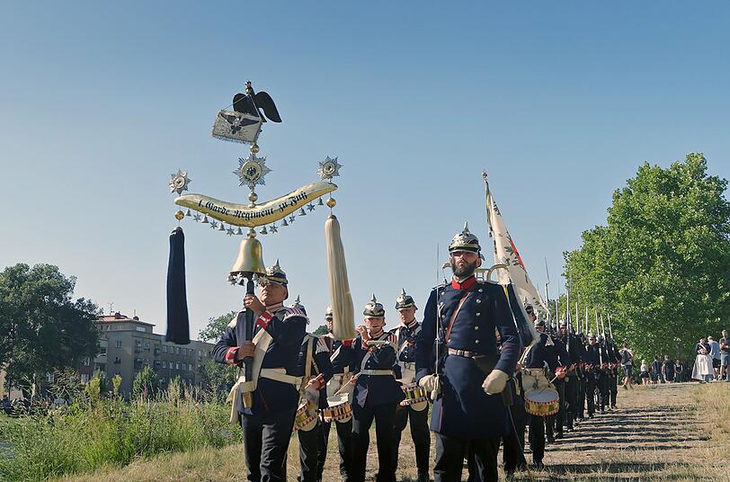 Erinnerungskultur: Darsteller des 1. Preußischen Garderegiments spielen den von Johann Gottfried Piefke komponierten "Königgrätzer Marsch" beim jährlichen Live-Reenactment in Königgrätz. Erinnerungskultur: Darsteller des 1. Preußischen Garderegiments spielen den von Johann Gottfried Piefke komponierten "Königgrätzer Marsch" beim jährlichen Live-Reenactment in Königgrätz.
