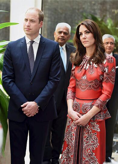 Prinz William und seine Frau Kate haben am ersten Tag ihrer Indien-Reise das berühmte Taj Mahal Palace Hotel besucht.