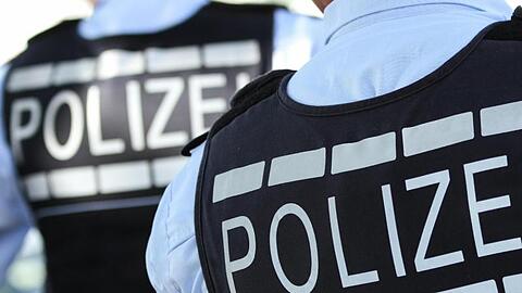 In Westen gekleidete Polizisten. Foto: Silas Stein/dpa/Archivbild