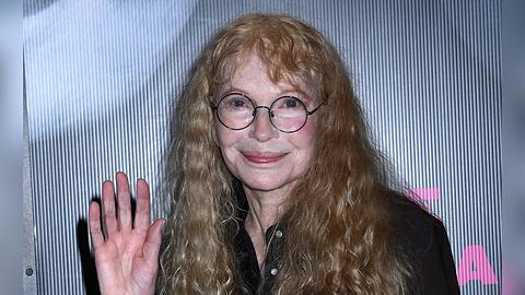 Hollywood-Ikone und Vielfach-Mutter Mia Farrow bei einer Broadway-Premiere im Jahr 2024.