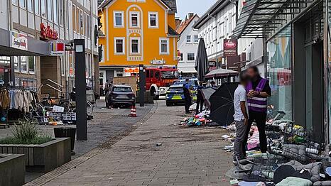 Das Auto fuhr laut Polizei mit hoher Geschwindigkeit durch die Fu&szlig;g&auml;ngerzone.