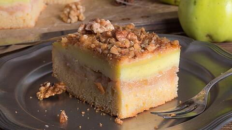 Apfelkuchen muss nicht klassisch mit Streuseln serviert werden.