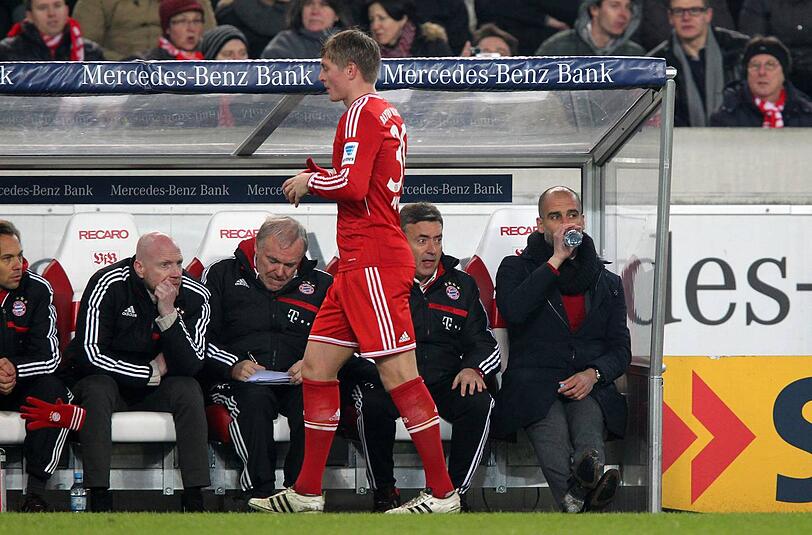 Not amused: Toni Kroos nach seiner Auswechslung beim Spiel des FC Bayern München beim VfB Stuttgart.