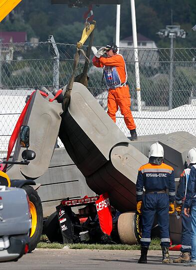 Toro-Rosso-Pilot Carlos Sainz ist in Sotschi verunglückt. Die Bilder.