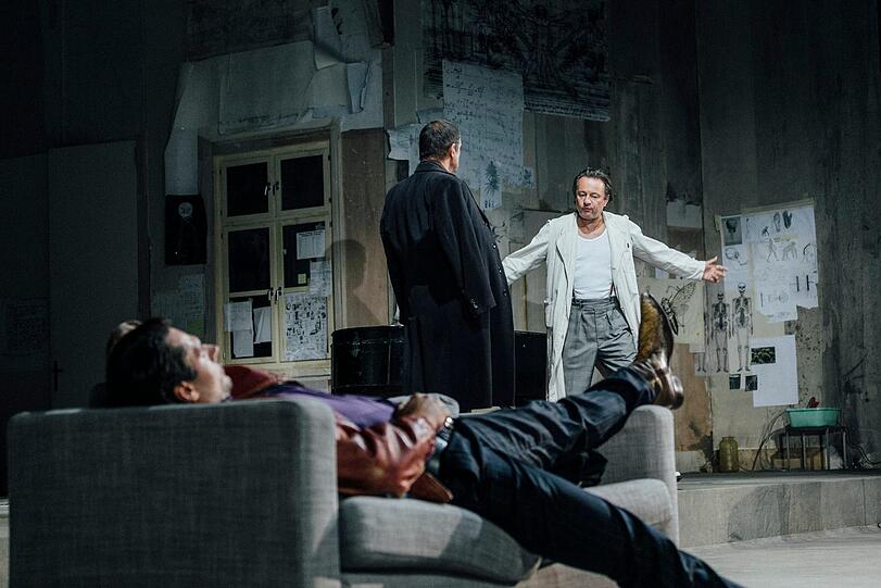 Maxim Gorkis "Kinder der Sonne" im Residenztheater.