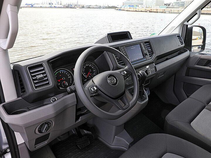 Kantig robust: Das Cockpit hat die typischen VW-Elemente.