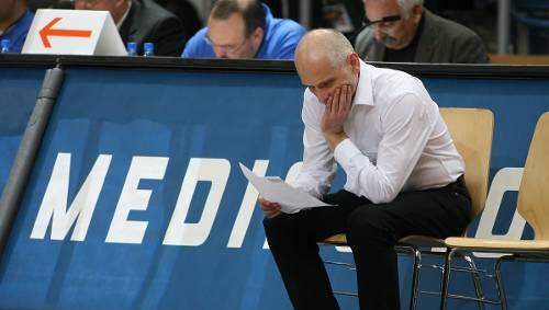 „Wir können keine Verträge mit unseren Sponsoren abschließen, solange keine Klarheit um die JAKO Arena herrscht.“ Basket-Manager Wolfgang Heyder bangt um die Lizenz. „Wir können keine Verträge mit unseren Sponsoren abschließen, solange keine Klarheit um die JAKO Arena herrscht.“ Basket-Manager Wolfgang Heyder bangt um die Lizenz.