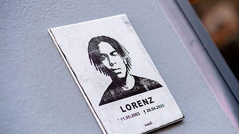 Die Umstände des gewaltsamen Todes von Lorenz sollen in einem Gerichtsverfahren geklärt werden. Angeklagt ist ein Polizist.