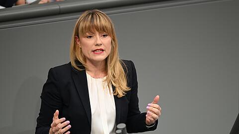 Die Linken-Abgeordnete Clara Bünger warnt davor, die Frage zu ignorieren. (Archivbild)