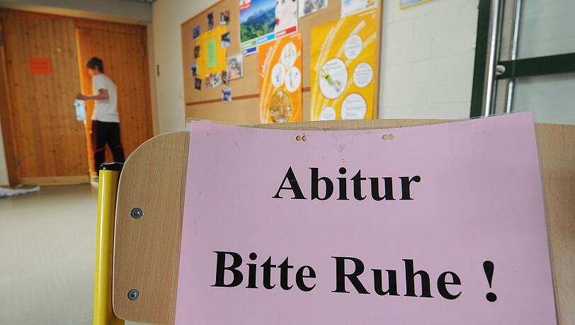 Alle m&uuml;ssen drei schriftliche und zwei m&uuml;ndliche Pr&uuml;fungen absolvieren. (Archivbild)