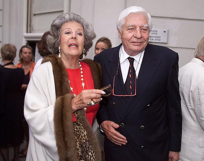 Manni Sayn-Wittgenstein und Gunter Sachs, aufgenommen bei der Premiere des Schauspiels "Der Unsichtbare" bei den Salzburger Festpielen 2001.