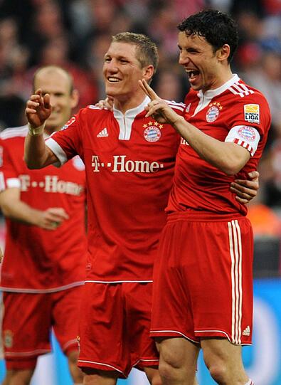 Der Sechs-Millionen-Euro-Transfer wurde direkt akzeptiert, die jungen Lahm & Schweinsteiger schauten zu ihm auf, Oldie Kahn respektierte ihn. Sympathieträger,  später sogar Kapitän.