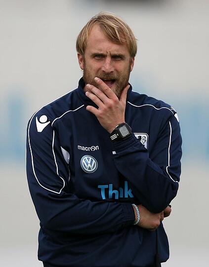 Er packte sofort mit an: Daniel Bierofka soll als Nachfolger von Benno Möhlmann den abstiegsgefährdeten TSV 1860 vor dem Abstieg in die Drittklassigkeit bewahren. Die Bilder.
