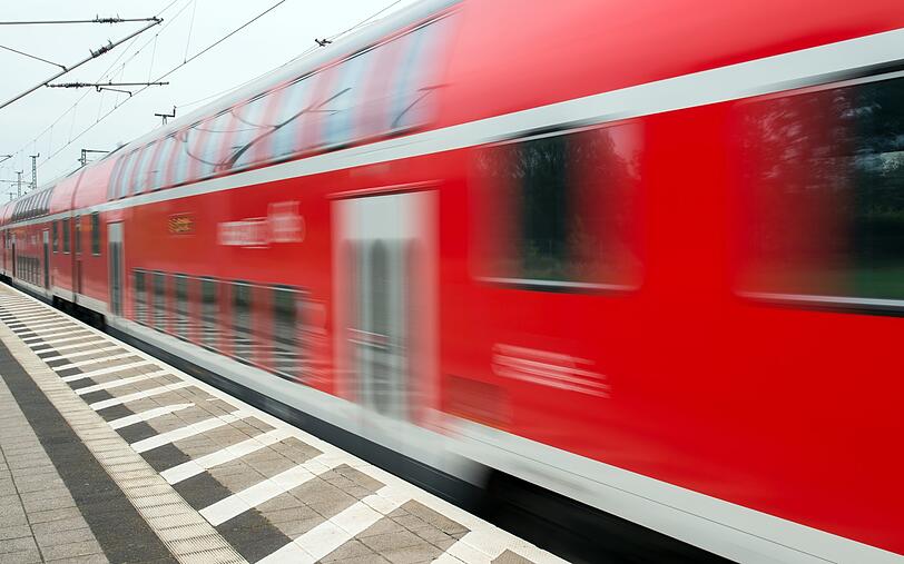 An dem Regionalexpress fand die Polizei tatsächlich Spuren von Schüssen.