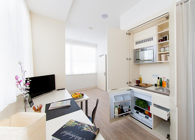 Im eigenen Online-Shop können sich Mieter nach ihrem Geschmack das Apartment vom Besteck bis zur Bettwäsche ausstatten lassen.