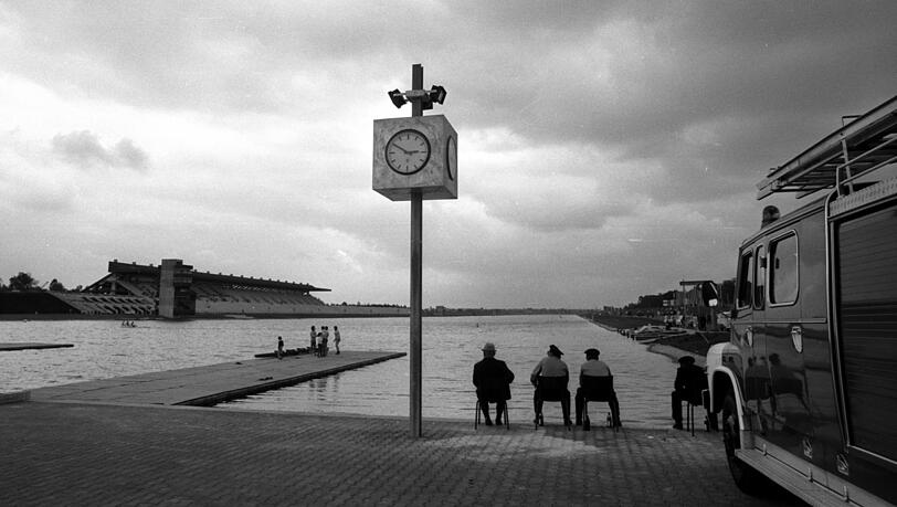 Rettungskräfte beobachten die Strecke 1972. Rettungskräfte beobachten die Strecke 1972.