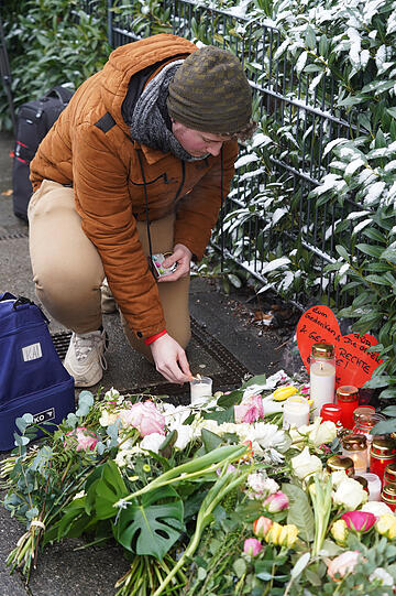 Kai Deinat (27, Diakon) am Tatort einen Tag nach dem Attentat: "Ich trauere - und ich empfinde Bestürzung, dass so etwas passieren kann."
