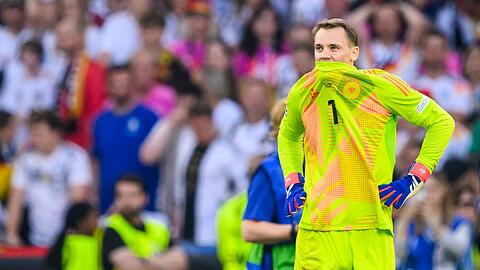 Das EM-Aus gegen Spanien vor zwei Jahren war nun wohl doch nicht Manuel Neuers letztes L&auml;nderspiel. (Archivbild)