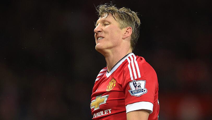 Bastian Schweinsteiger droht nach einen Ellbogenschlage eine nachträgliche Sperre in der Premier-League. Bastian Schweinsteiger droht nach einen Ellbogenschlage eine nachträgliche Sperre in der Premier-League.