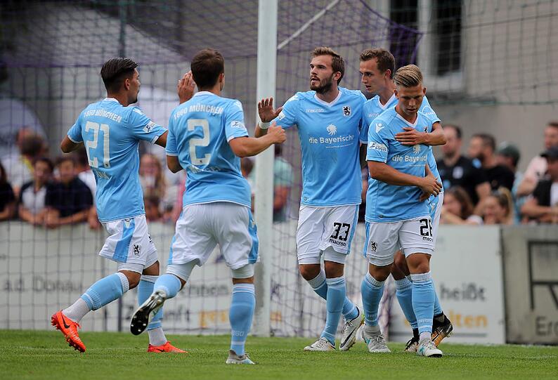 Der TSV 1860 gewinnt im Toto-Pokal mit 4:0 gegen den Bezirksligisten VfR Neuburg. Die Bilder zum Durchklicken.