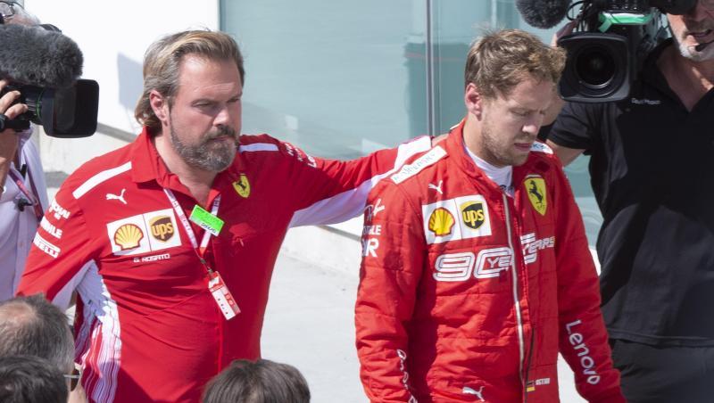Sebastian Vettel verlässt beim Großen Preis von Kanada enttäuscht die Siegerehrung.