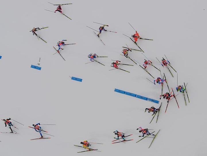 Teilnehmerinnen eines Biathlons in Aktion. Foto: Petter Arvidson/Bildbyran via ZUMA Press/dpa/Archivbild