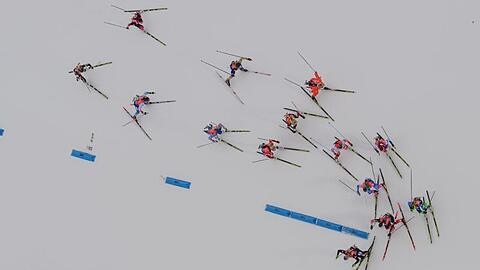 Teilnehmerinnen eines Biathlons in Aktion. Foto: Petter Arvidson/Bildbyran via ZUMA Press/dpa/Archivbild