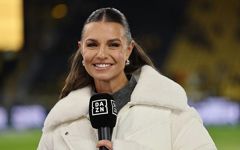 Auf (fast) allen Kanälen: Laura Wontorra moderiert Fußball für RTL und DAZN. In der bevorstehenden Bundesliga-Saison wird sie vor dem Hintergrund des Zusammenschlusses mit RTL gelegentlich auch bei Sky zu sehen sein. Auf (fast) allen Kanälen: Laura Wontorra moderiert Fußball für RTL und DAZN. In der bevorstehenden Bundesliga-Saison wird sie vor dem Hintergrund des Zusammenschlusses mit RTL gelegentlich auch bei Sky zu sehen sein.