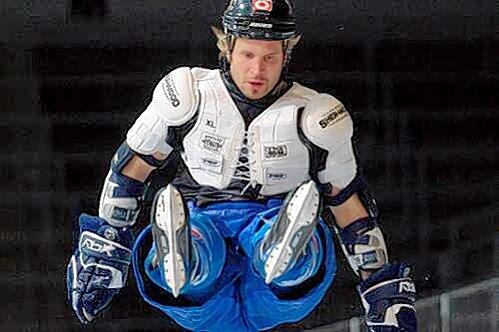 Der wilde Hund des EHC in seinem Element: Raubein Markus Jocher.
