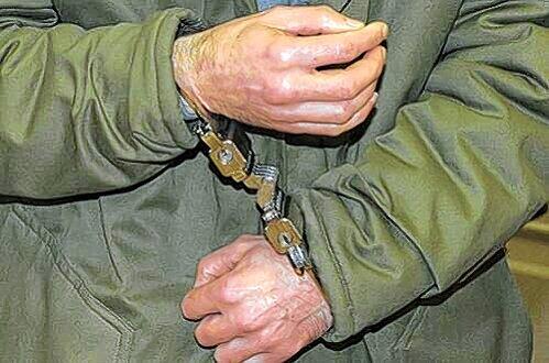 Für Peter H. klickten jetzt die Handschellen.