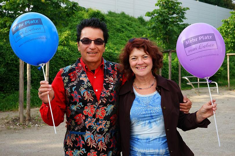 Miz Nora und Martin Dean treten am Freitag beim Sommerfest "Kreuz und quer" am Hans-Mielich-Platz auf.