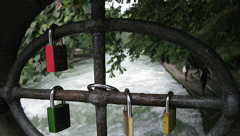 Hübsch: Die Liebesschlösser am Eisbach