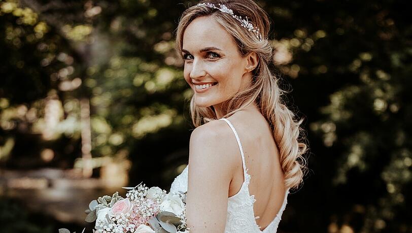 Die Hochzeitsexperten aus Haag sorgen für eine strahlende Braut bei der Hochzeit.