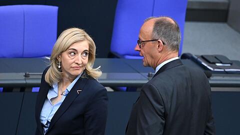 Kanzler Merz h&auml;lt den Krankenstand in Firmen f&uuml;r zu hoch. (Archivbild)