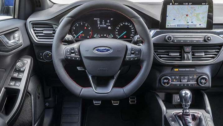 Das passt: Aufgeräumtes Cockpit mit großem Touchscreen Das passt: Aufgeräumtes Cockpit mit großem Touchscreen