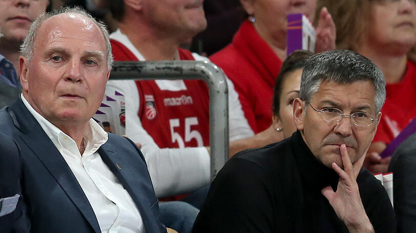 Der aktuelle Präsident des FC Bayern und sein Nachfolger: Uli Hoeneß (li.) und Herbert Hainer (re.).
