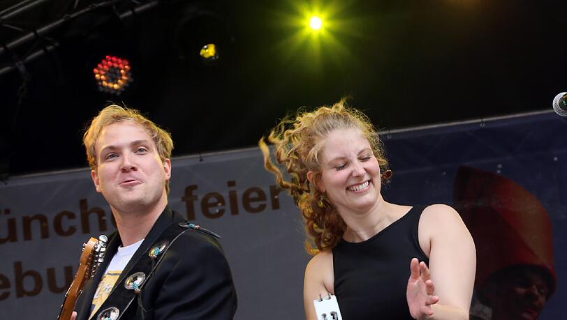 München feierte am Samstag seinen 856. Geburtstag. Auch am Sonntag gehen die Feierlichkeiten in der Innenstadt weiter. Die Bilder vom Stadtgründungsfest! München feierte am Samstag seinen 856. Geburtstag. Auch am Sonntag gehen die Feierlichkeiten in der Innenstadt weiter. Die Bilder vom Stadtgründungsfest!