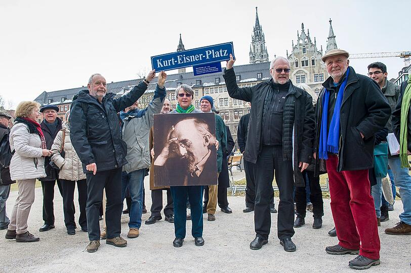 Wird der Marienhof zum Kurt-Eisner-Platz? Geht es nach den Mitgliedern der Kurt-Eisner Kulturstiftung und des Kulturvereins &bdquo;das andere Bayern&ldquo;.