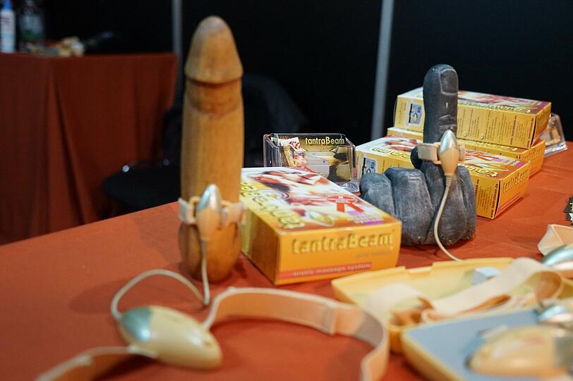 Von Freitag bis Sonntag gastierte die "Eros und Amore" in München: Zu sehen gab es viel Haut, Lack und Spielzeug. Die Bilder von der Erotikmesse.