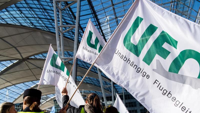 Die Gewerkschaft Ufo hat einen neuen Streik bei der Lufthansa angekündigt. Weitere Details werden am Mittwoch bekanntgegeben. Die Gewerkschaft Ufo hat einen neuen Streik bei der Lufthansa angekündigt. Weitere Details werden am Mittwoch bekanntgegeben.