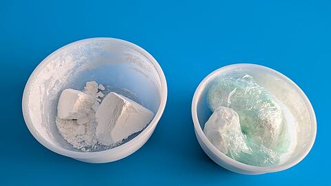 Bei Durchsuchungen in M&uuml;nchen und im Landkreis F&uuml;rstenfeldbruck finden Ermittler neben Bargeld auch Kokain.