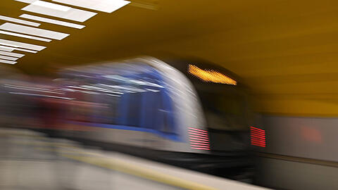 In der U-Bahn-Station Sendlinger Tor hat sich am Freitagabend ein schwerer Unfall ereignet, bei dem ein Berliner lebensgef&auml;hrlich verletzt worden ist. (Symbolbild)