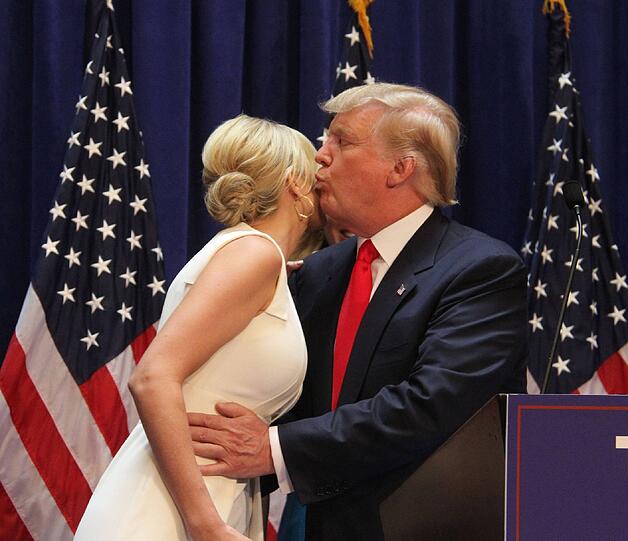Bussi links, Bussi rechts: Donald Trump herzte seine Tochter nach Wahlkampfreden.