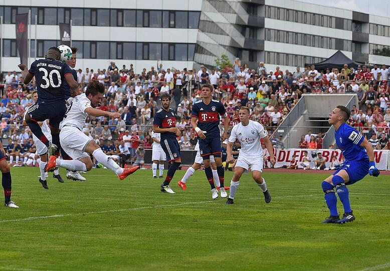 Schützenfest und Fanbetreuung: Die Bayern begeistern in Erlangen. Die Bilder vom Testspiel.