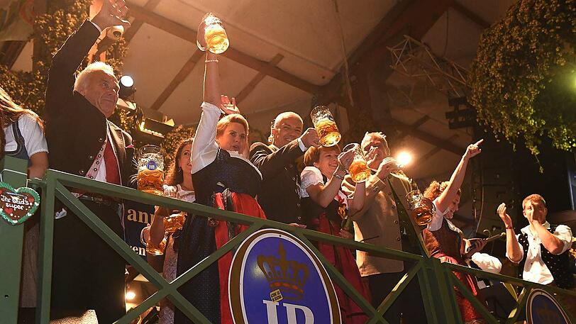 Das Oktoberfest ist vorbei - mit dem traditionellen Kehraus endete die Wiesn. Die Bilder aus dem Hofbräu-Zelt.