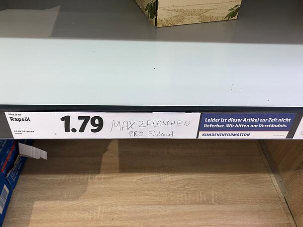Rationierungsangaben im Supermarkt. Rationierungsangaben im Supermarkt.