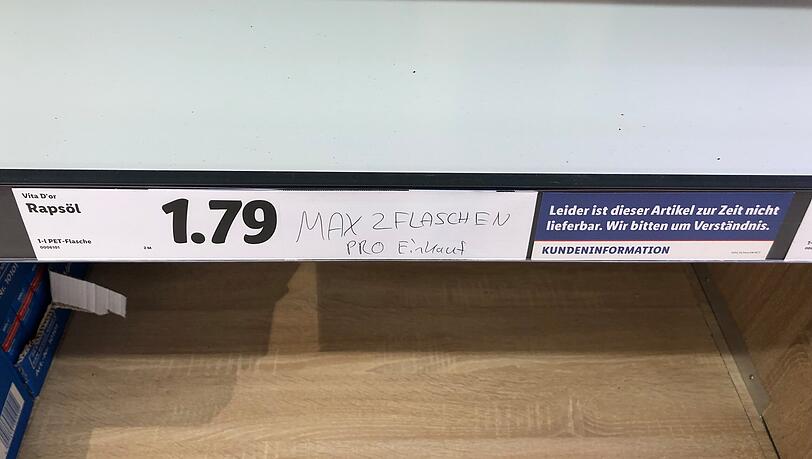Rationierungsangaben im Supermarkt. Rationierungsangaben im Supermarkt.