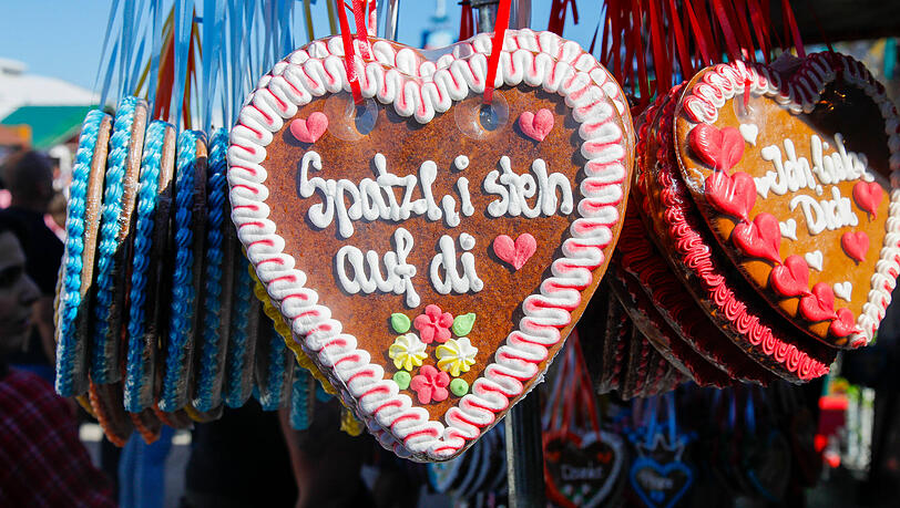 Herz aus Lebkuchen beim 190. M&uuml;nchner Oktoberfest in M&uuml;nchen - beim Daten sind die M&uuml;nchner schnell dabei, aber wie sieht es mit einer echten Beziehung aus?