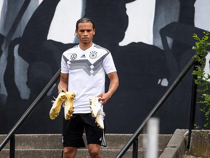 Leroy Sane kommt zum Training der Nationalmannschaft im Stadion De Koel. Foto: Leroy Sané